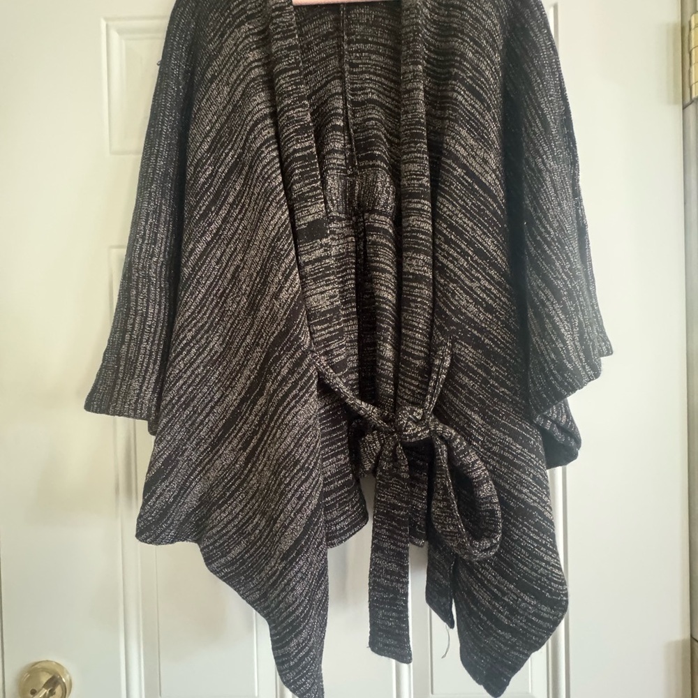 Elegant Black Women's Sweater - Picture 4 of 7
